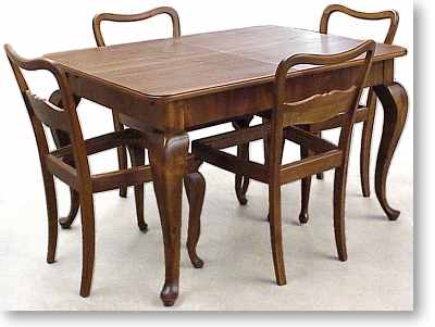 Restauration von Tisch und Stühlen